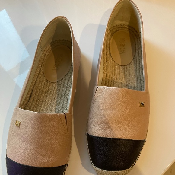 Michael Kors leather Tan/Black leather shoe - Picture 2 of 3